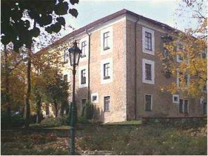 Dnešní tzv. "Zámeček", původní sídlo Báňského učiliště a Horní školy